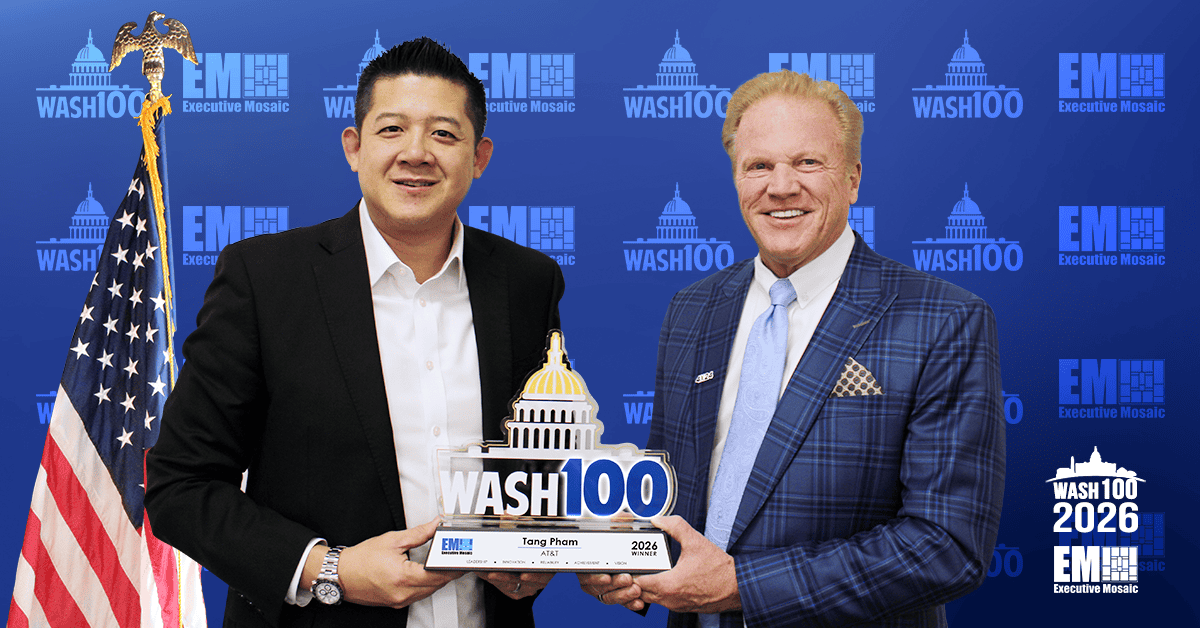 Executive Mosaic CEO Jim Garrettson presents the 2026 Wash100 Award to AT&T's Tang Pham.